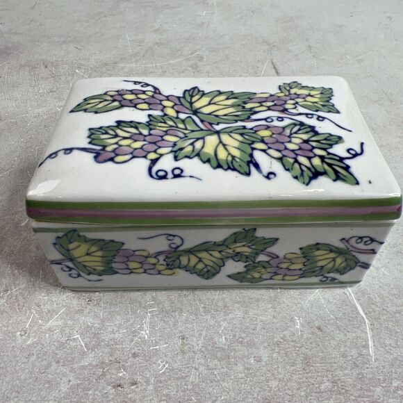 Fifth Avenue Crystal LTD Porcelain Lidded Trinket Jewelry Box Grape Leaf Pattern - Picture 1 of 12